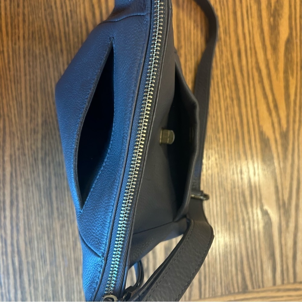 Elliott Lucca Grey Supple Leather Crossbody Bag Outside Pockets Zip Closure - Picture 2 of 15